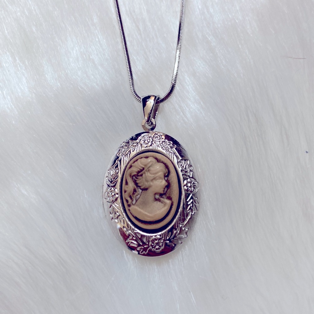 Beautiful necklace with cameo locket.